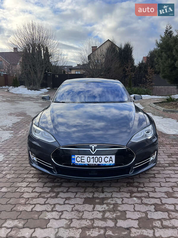 Лифтбек Tesla Model S 2015 в Черновцах