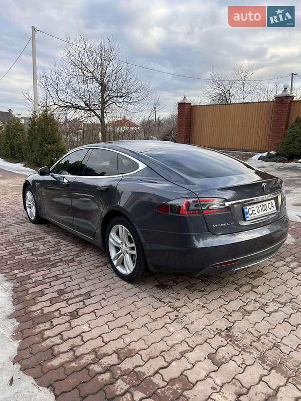 Лифтбек Tesla Model S 2015 в Черновцах