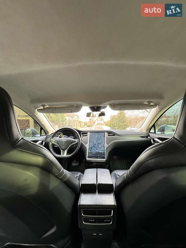 Лифтбек Tesla Model S 2015 в Черновцах