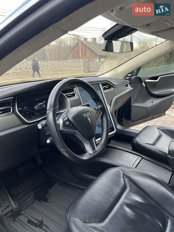 Лифтбек Tesla Model S 2015 в Черновцах