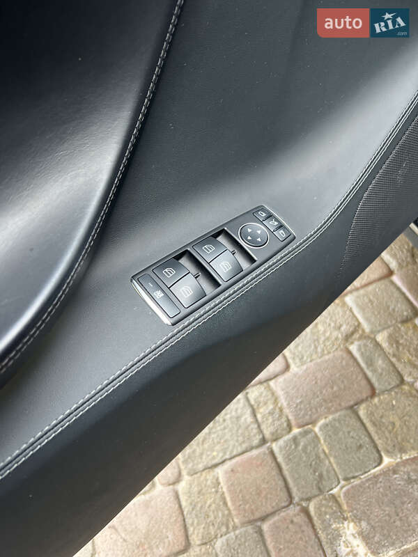 Лифтбек Tesla Model S 2015 в Черновцах