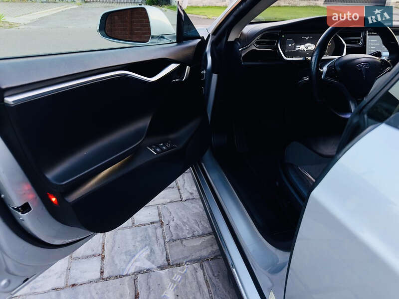 Лифтбек Tesla Model S 2013 в Киеве