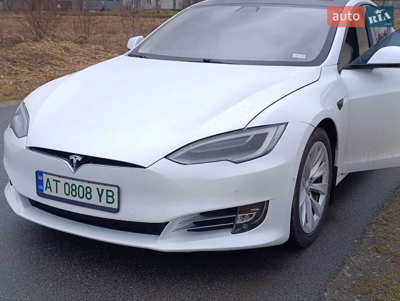 Ліфтбек Tesla Model S 2018 в Львові