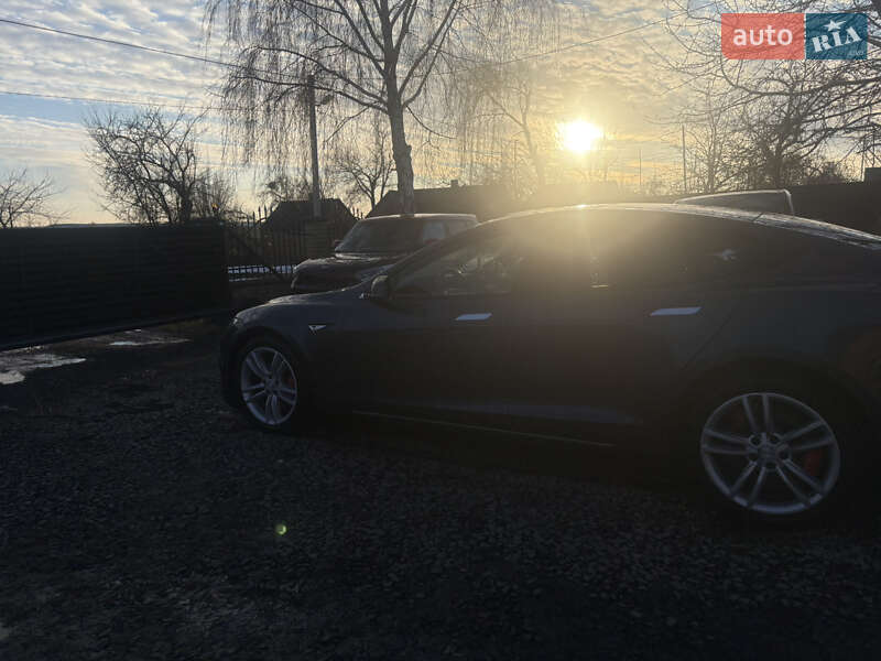 Ліфтбек Tesla Model S 2015 в Луцьку фото 15 Ліфтбек Tesla Model S 2015 в Луцьку