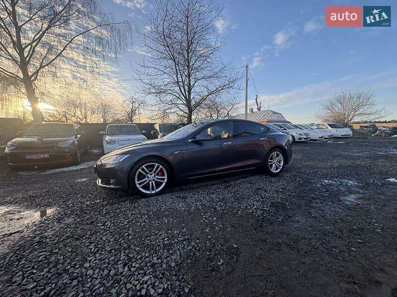 Ліфтбек Tesla Model S 2015 в Луцьку фото 18 Ліфтбек Tesla Model S 2015 в Луцьку
