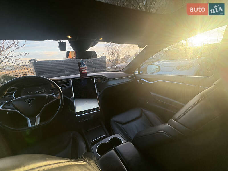 Ліфтбек Tesla Model S 2015 в Луцьку фото 34 Ліфтбек Tesla Model S 2015 в Луцьку