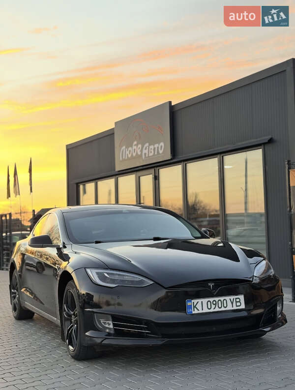 Tesla Model S 2014