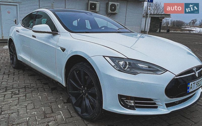Tesla Model S 2014