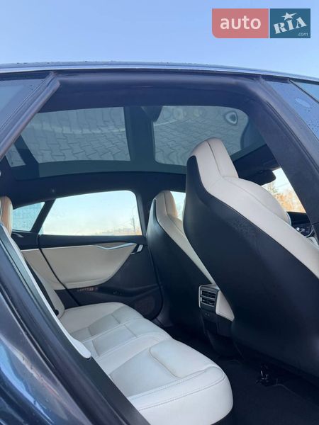 Ліфтбек Tesla Model S 2017 в Тернополі