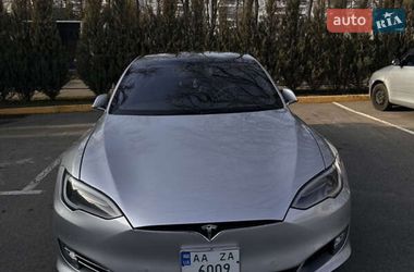 Лифтбек Tesla Model S 2018 в Львове