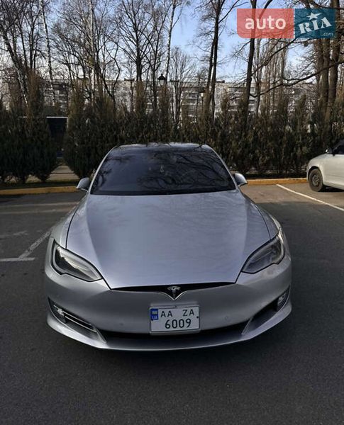 Лифтбек Tesla Model S 2018 в Львове