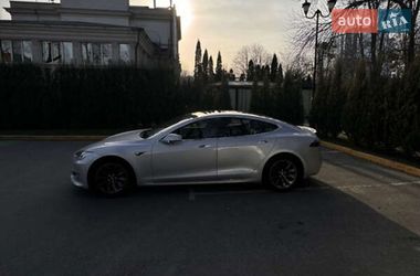Лифтбек Tesla Model S 2018 в Львове