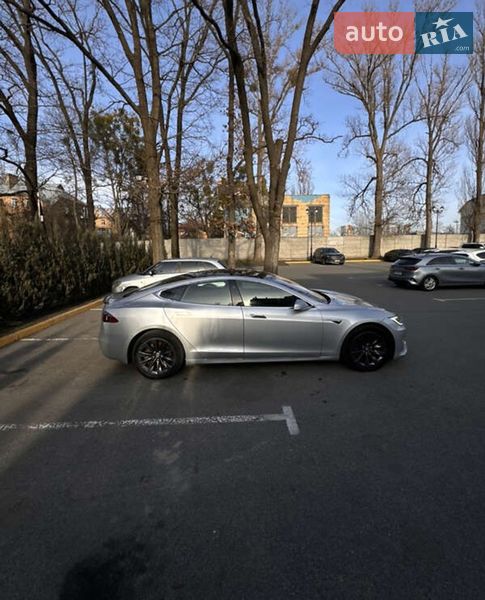Лифтбек Tesla Model S 2018 в Львове