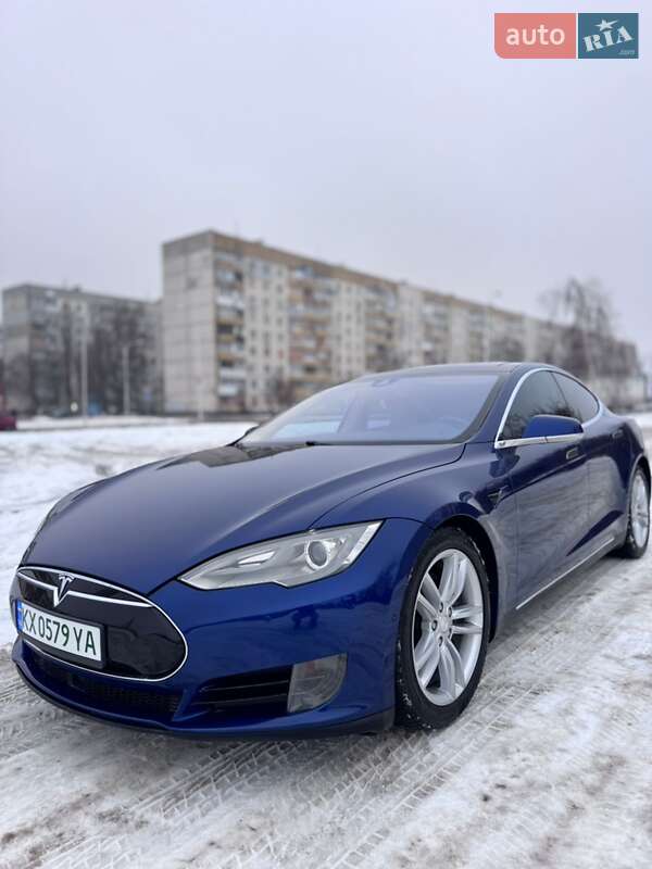 Ліфтбек Tesla Model S 2015 в Харкові