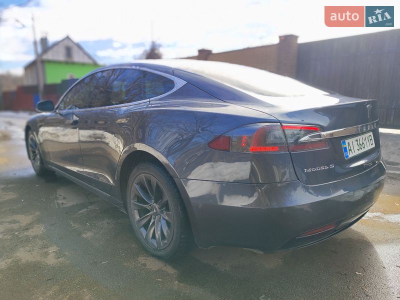 Лифтбек Tesla Model S 2018 в Киеве