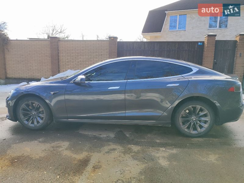 Лифтбек Tesla Model S 2018 в Киеве