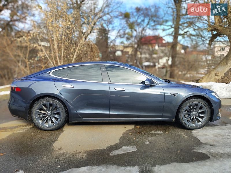 Лифтбек Tesla Model S 2018 в Киеве