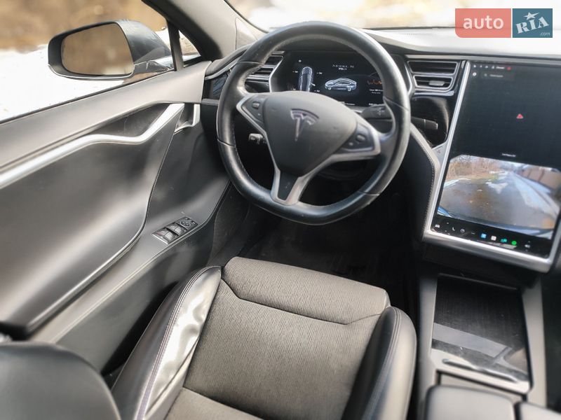 Лифтбек Tesla Model S 2018 в Киеве