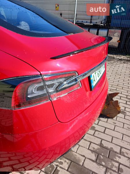 Лифтбек Tesla Model S 2016 в Ивано-Франковске