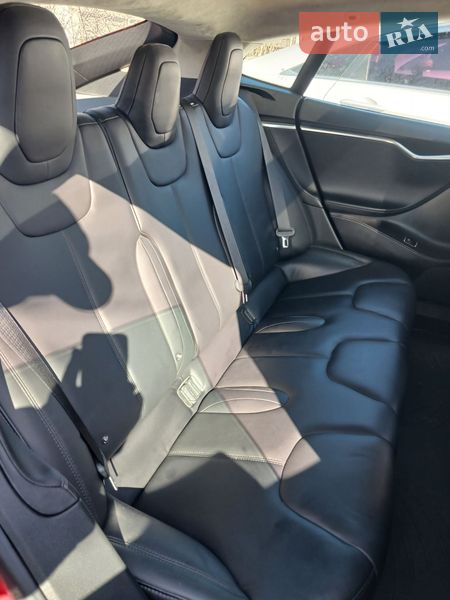 Лифтбек Tesla Model S 2016 в Ивано-Франковске