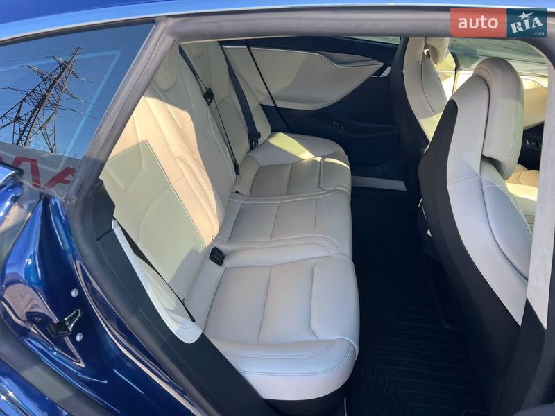 Лифтбек Tesla Model S 2017 в Кременчуге