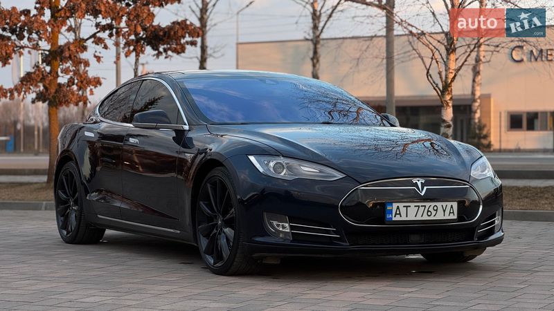 Лифтбек Tesla Model S 2014 в Ивано-Франковске