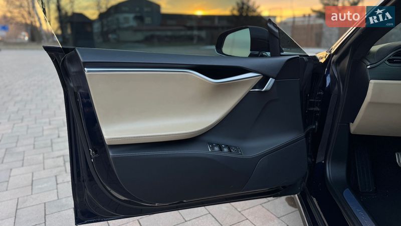 Лифтбек Tesla Model S 2014 в Ивано-Франковске