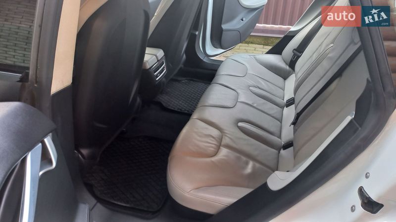 Лифтбек Tesla Model S 2014 в Нововолынске