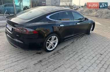 Лифтбек Tesla Model S 2015 в Львове
