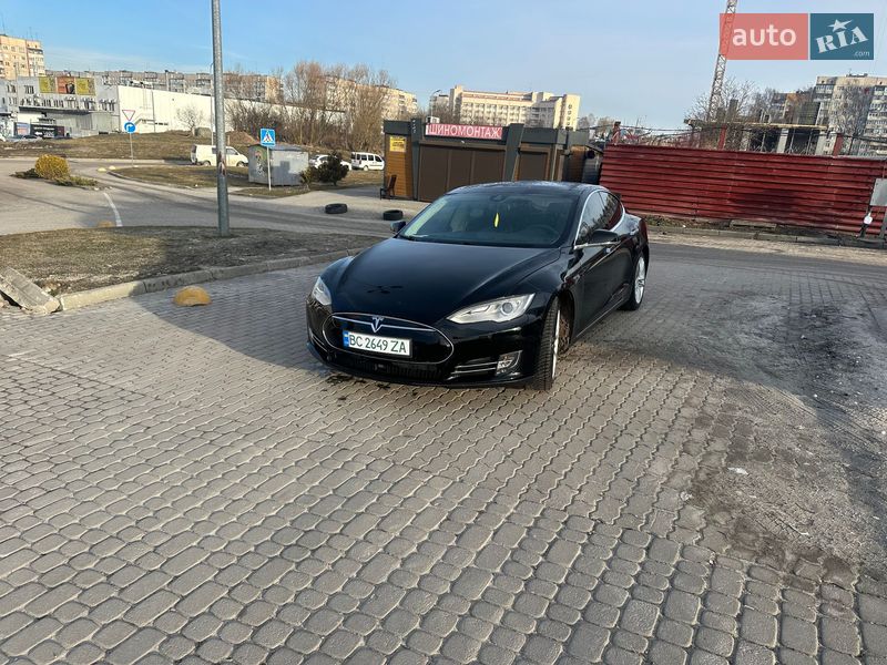 Лифтбек Tesla Model S 2015 в Львове