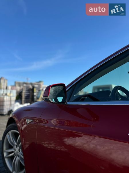 Ліфтбек Tesla Model S 2015 в Тернополі
