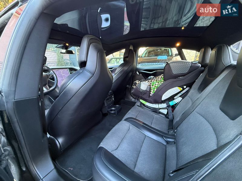Лифтбек Tesla Model S 2018 в Львове