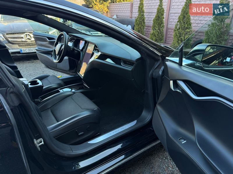 Лифтбек Tesla Model S 2018 в Львове