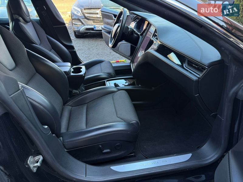 Лифтбек Tesla Model S 2018 в Львове