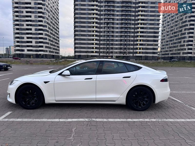 Ліфтбек Tesla Model S 2018 в Києві