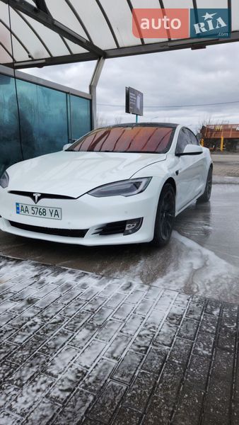 Ліфтбек Tesla Model S 2016 в Києві