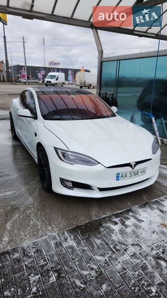 Ліфтбек Tesla Model S 2016 в Києві