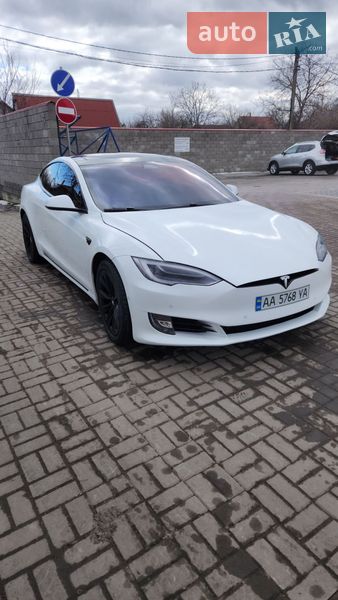 Ліфтбек Tesla Model S 2016 в Києві