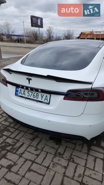 Ліфтбек Tesla Model S 2016 в Києві