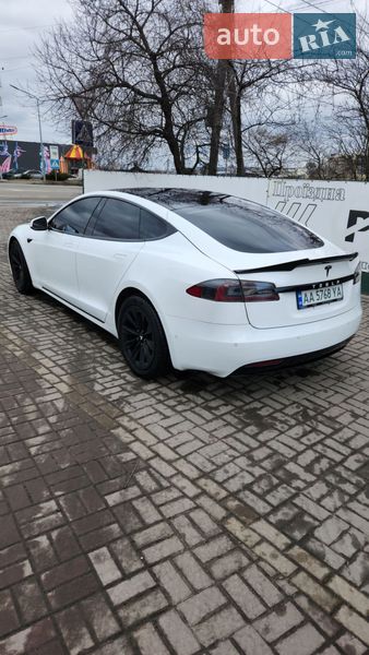 Ліфтбек Tesla Model S 2016 в Києві