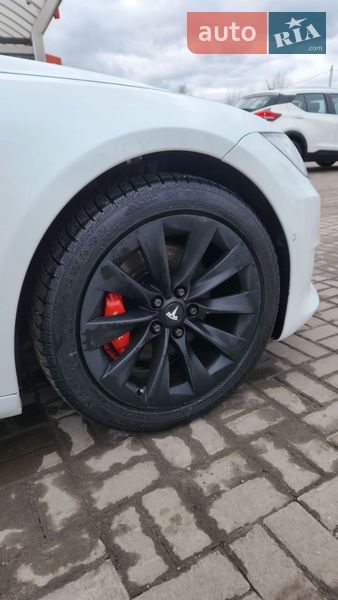 Ліфтбек Tesla Model S 2016 в Києві