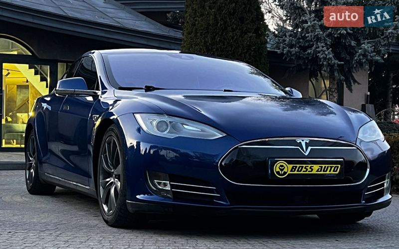 Tesla Model S 2015