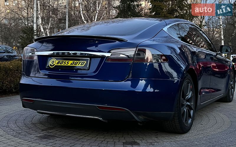 Лифтбек Tesla Model S 2015 в Львове