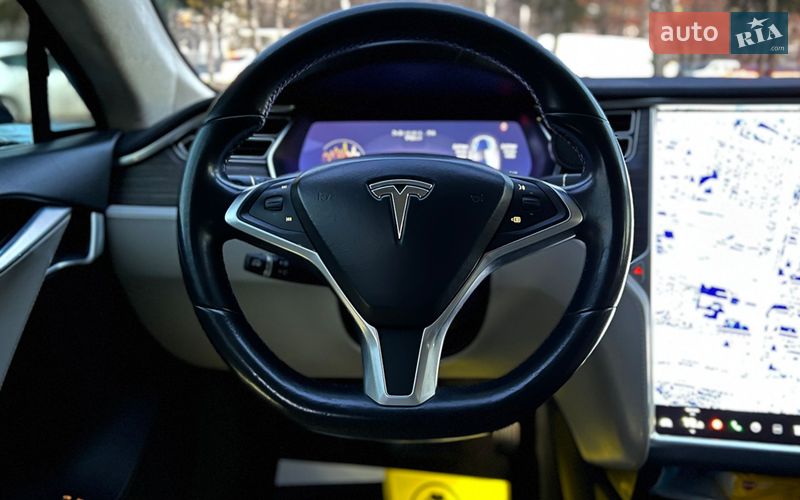 Лифтбек Tesla Model S 2015 в Львове