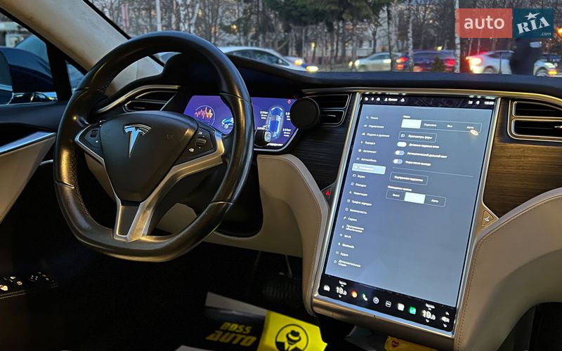 Лифтбек Tesla Model S 2015 в Львове