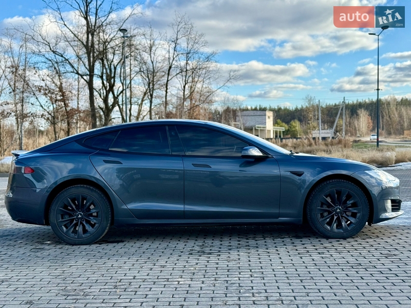 Лифтбек Tesla Model S 2017 в Киеве