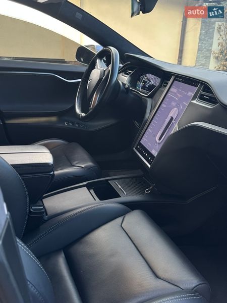 Лифтбек Tesla Model S 2018 в Киеве