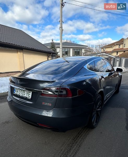 Лифтбек Tesla Model S 2018 в Киеве