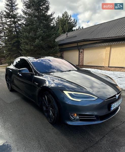 Лифтбек Tesla Model S 2018 в Киеве