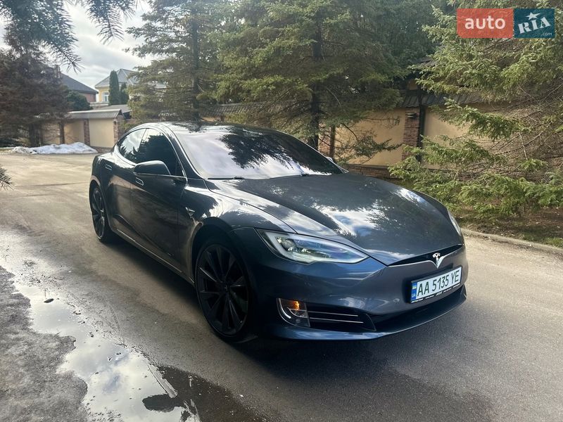 Лифтбек Tesla Model S 2018 в Киеве